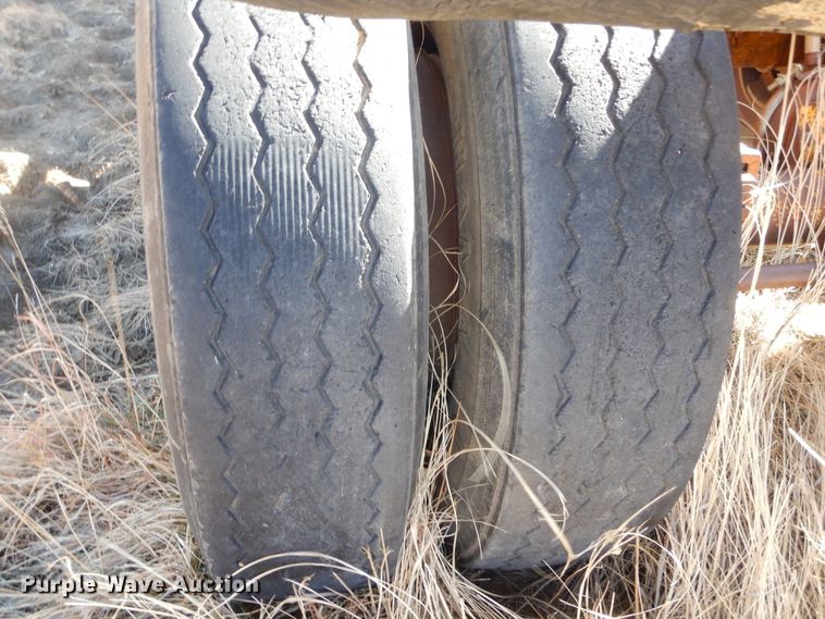 image for item MX9897 1982 Lance B20B39  bottom dump trailer