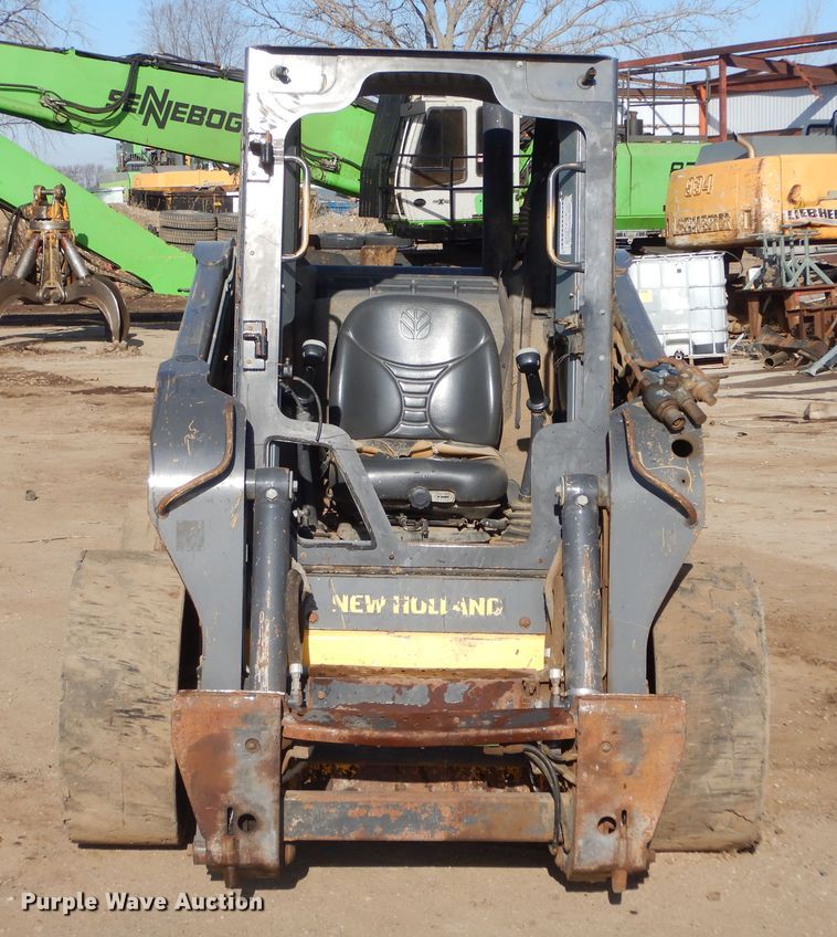 image for item MX9902 2013 New Holland L220  skid steer loader