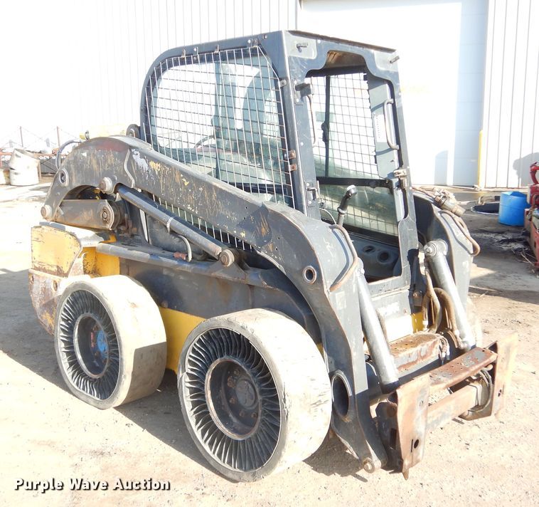 image for item MX9902 2013 New Holland L220  skid steer loader