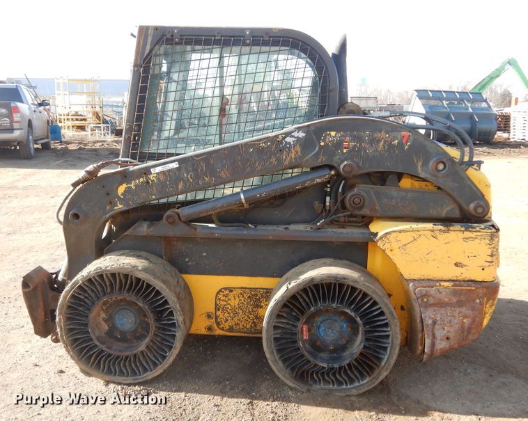 image for item MX9902 2013 New Holland L220  skid steer loader