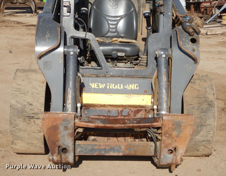 image for item MX9902 2013 New Holland L220  skid steer loader