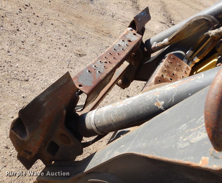 image for item MX9902 2013 New Holland L220  skid steer loader