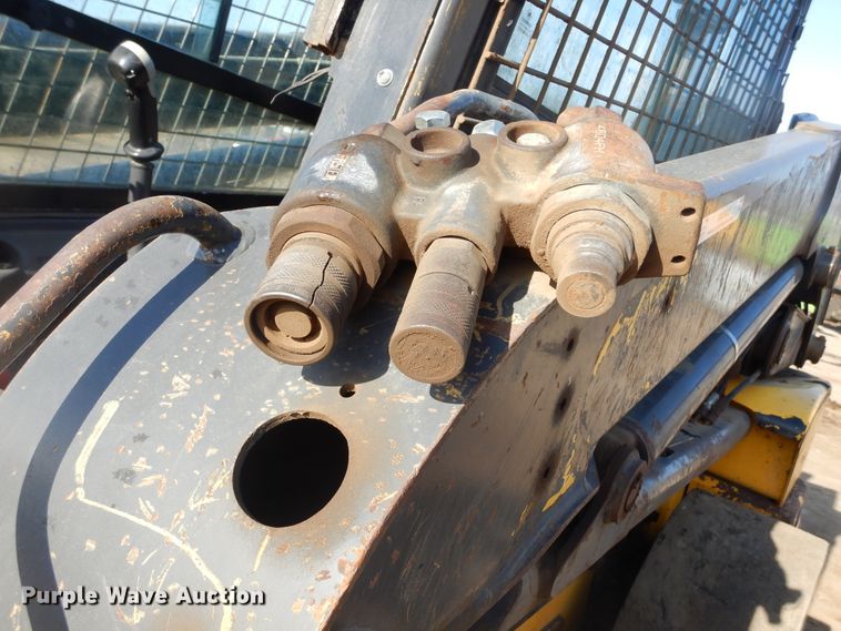 image for item MX9902 2013 New Holland L220  skid steer loader