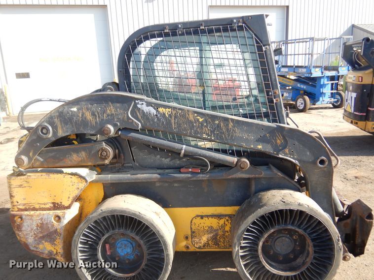 image for item MX9902 2013 New Holland L220  skid steer loader