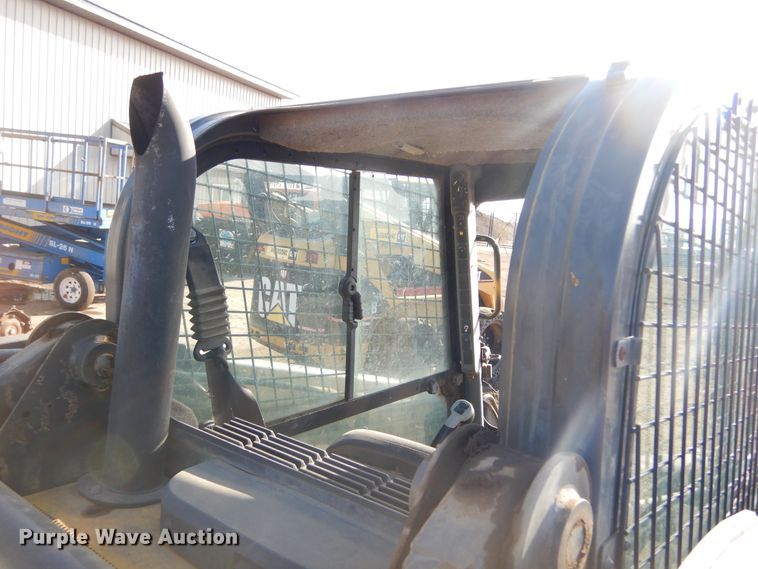 image for item MX9902 2013 New Holland L220  skid steer loader