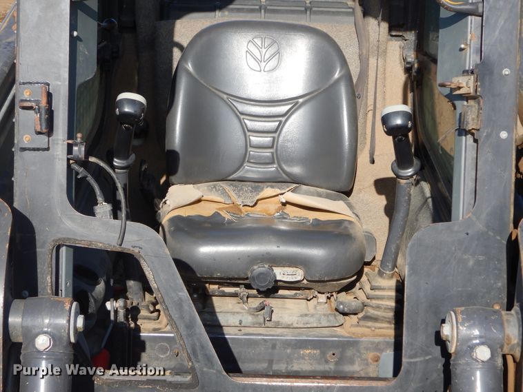 image for item MX9902 2013 New Holland L220  skid steer loader