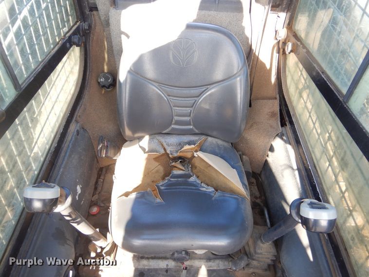 image for item MX9902 2013 New Holland L220  skid steer loader