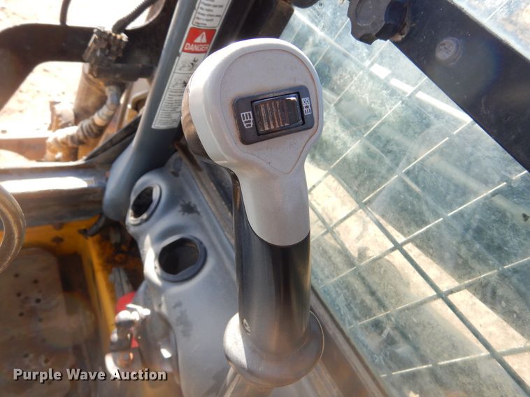 image for item MX9902 2013 New Holland L220  skid steer loader