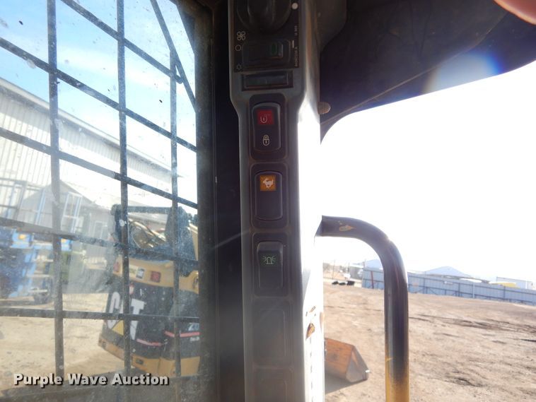 image for item MX9902 2013 New Holland L220  skid steer loader