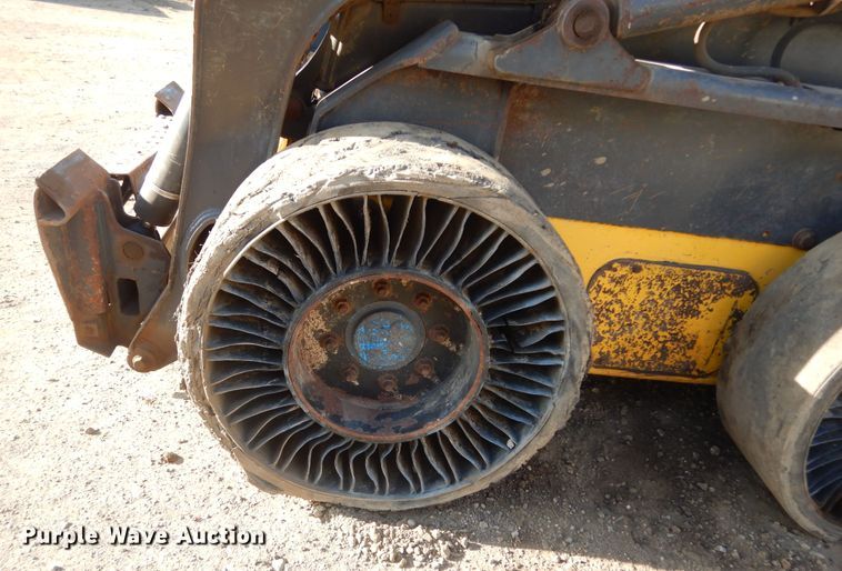 image for item MX9902 2013 New Holland L220  skid steer loader