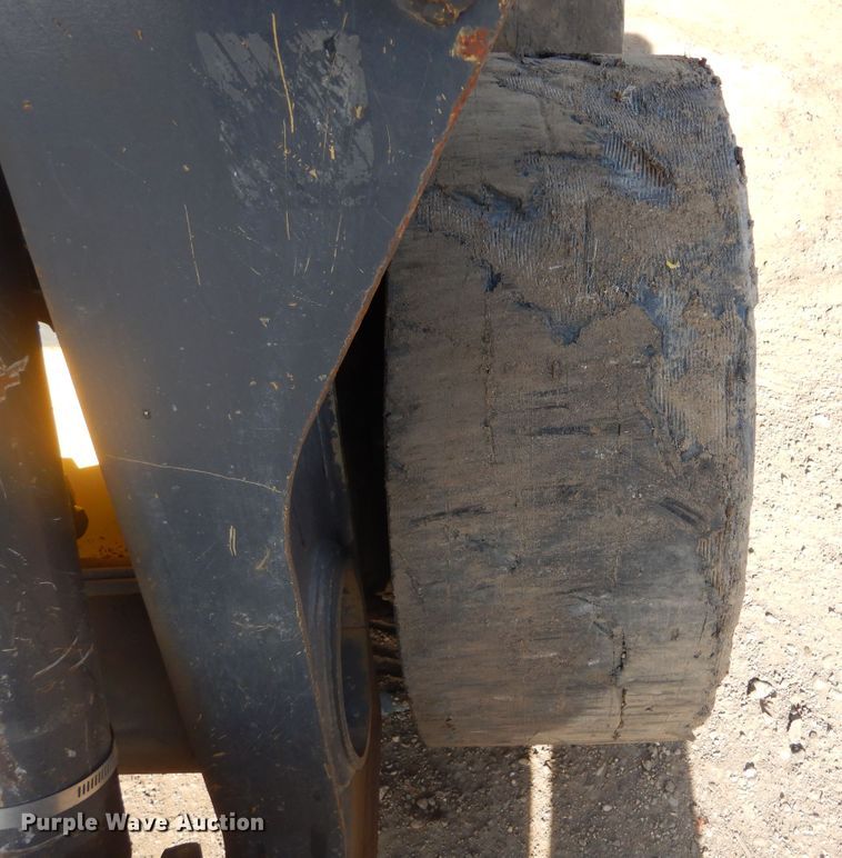 image for item MX9902 2013 New Holland L220  skid steer loader