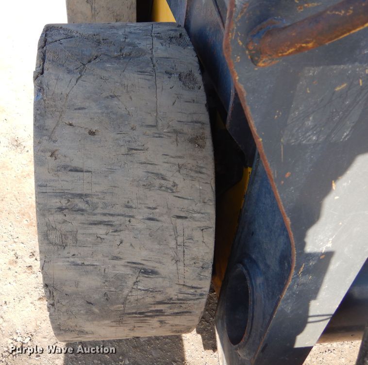 image for item MX9902 2013 New Holland L220  skid steer loader