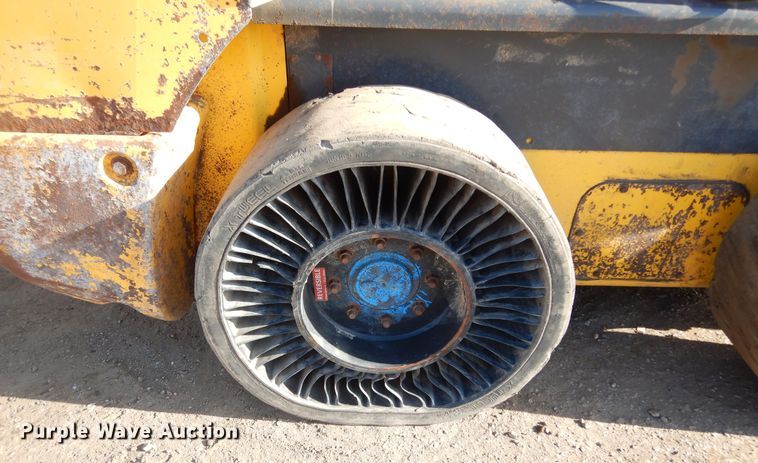 image for item MX9902 2013 New Holland L220  skid steer loader