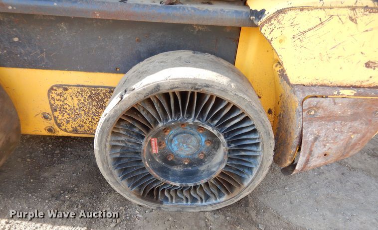 image for item MX9902 2013 New Holland L220  skid steer loader