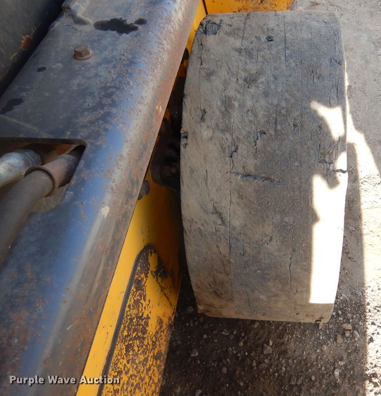 image for item MX9902 2013 New Holland L220  skid steer loader