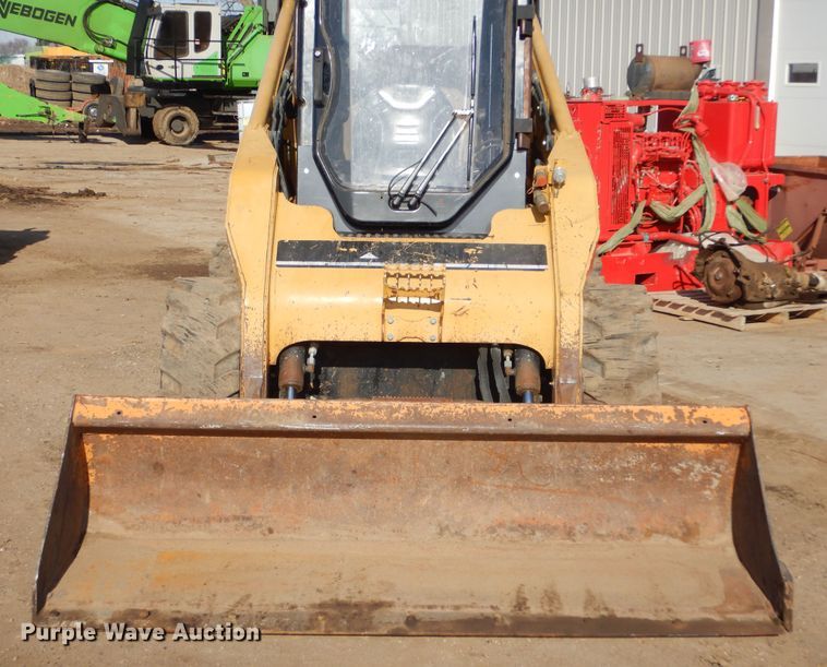 image for item MX9903 2005 Caterpillar 262B  skid steer loader