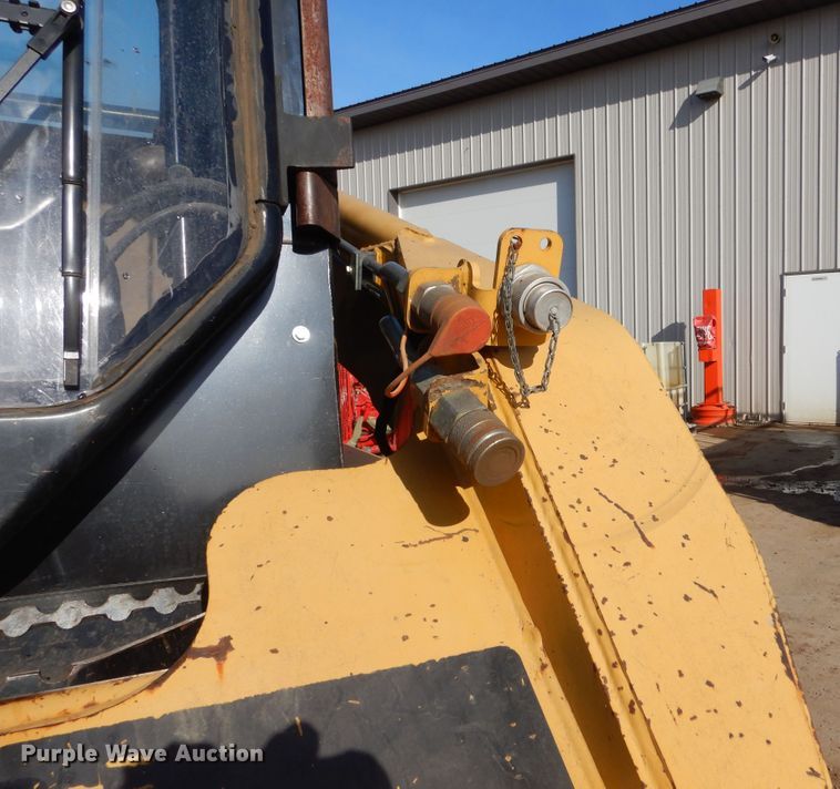 image for item MX9903 2005 Caterpillar 262B  skid steer loader