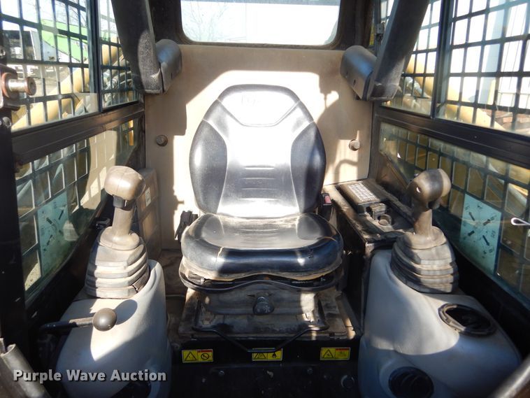 image for item MX9903 2005 Caterpillar 262B  skid steer loader