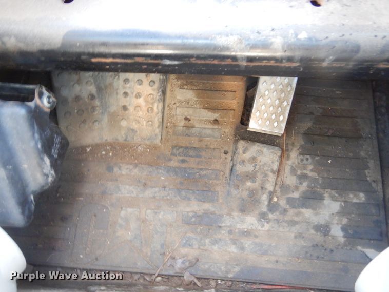 image for item MX9903 2005 Caterpillar 262B  skid steer loader