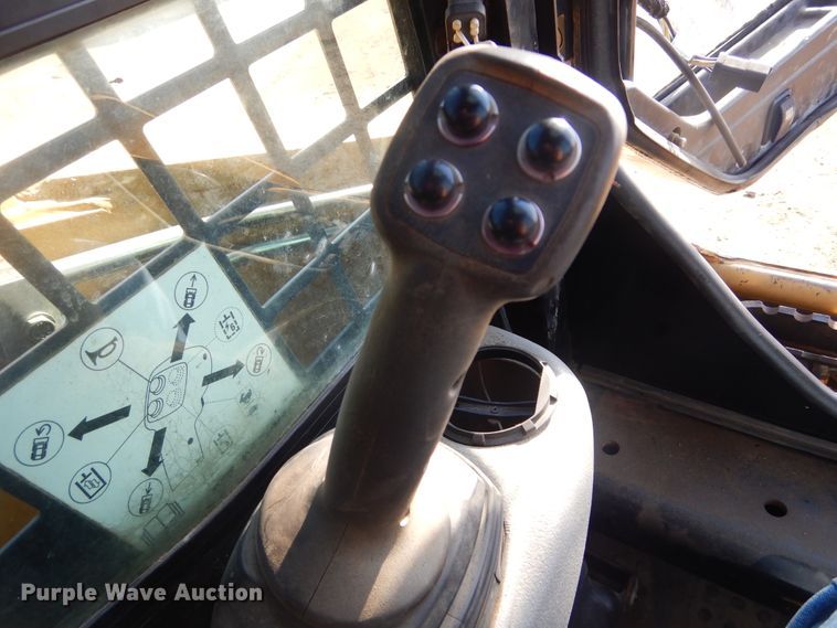 image for item MX9903 2005 Caterpillar 262B  skid steer loader