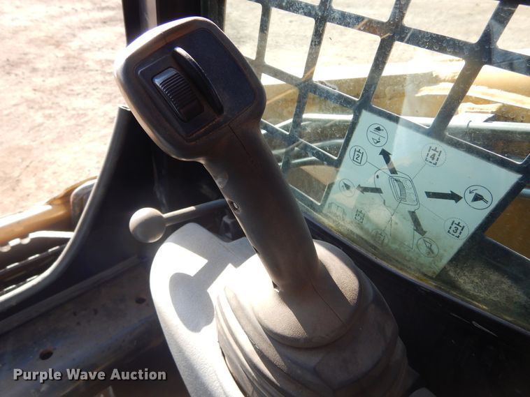 image for item MX9903 2005 Caterpillar 262B  skid steer loader