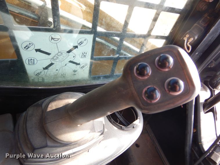 image for item MX9903 2005 Caterpillar 262B  skid steer loader