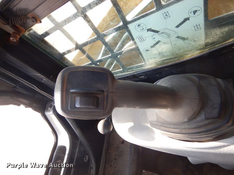 image for item MX9903 2005 Caterpillar 262B  skid steer loader