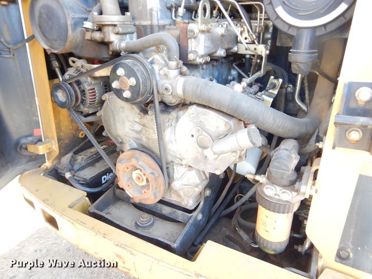 image for item MX9903 2005 Caterpillar 262B  skid steer loader