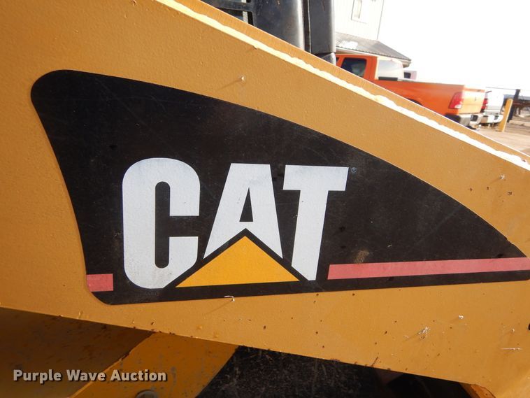 image for item MX9903 2005 Caterpillar 262B  skid steer loader