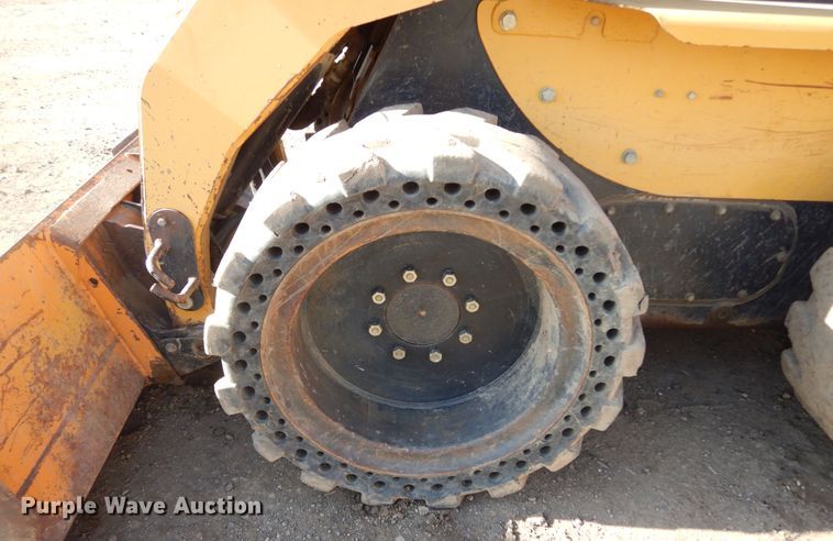 image for item MX9903 2005 Caterpillar 262B  skid steer loader