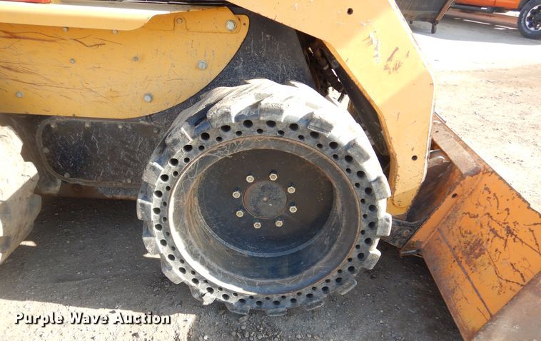 image for item MX9903 2005 Caterpillar 262B  skid steer loader