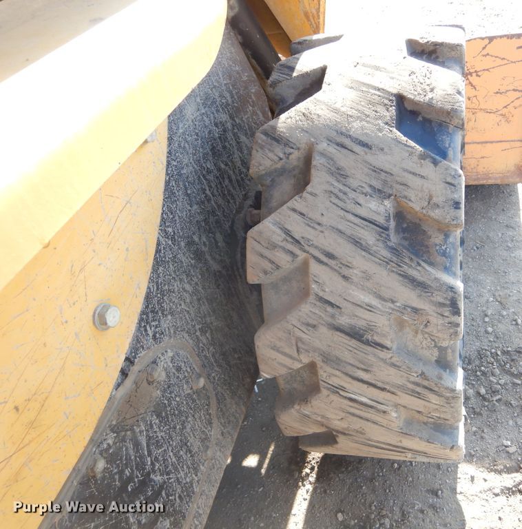 image for item MX9903 2005 Caterpillar 262B  skid steer loader