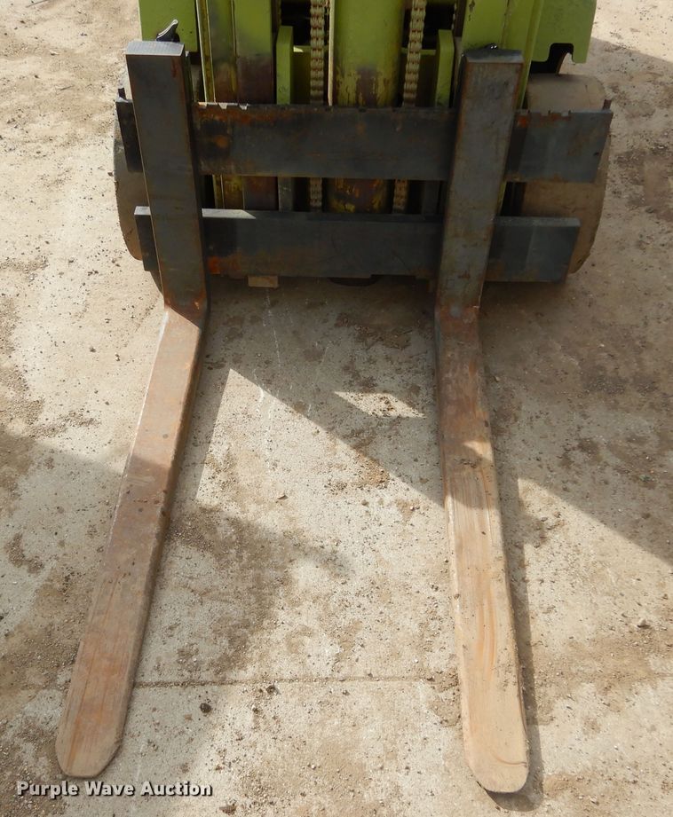 image for item MX9905 Clark C500-45  forklift