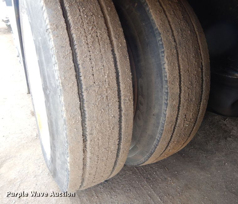 image for item MX9906 2001 Talbert TDW-30-SRG-TI  lowboy equipment trailer