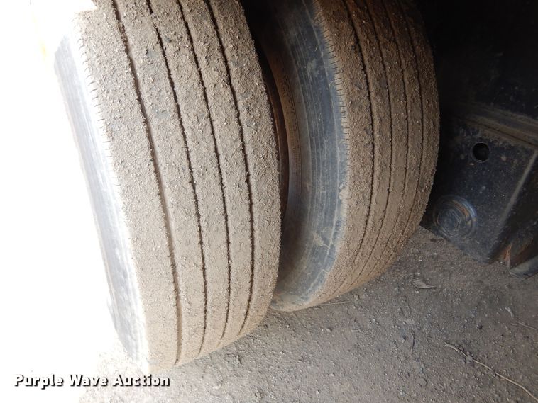 image for item MX9906 2001 Talbert TDW-30-SRG-TI  lowboy equipment trailer