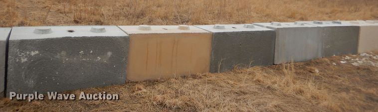 image for item MX9933 (50) concrete blocks