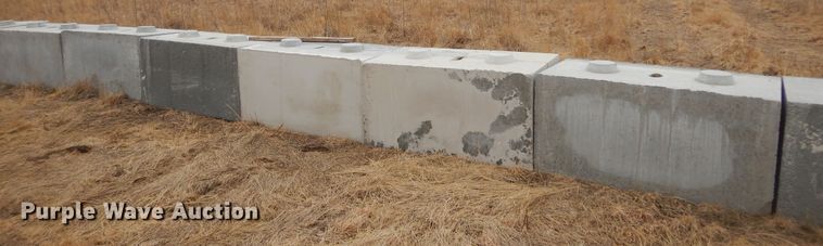 image for item MX9933 (50) concrete blocks