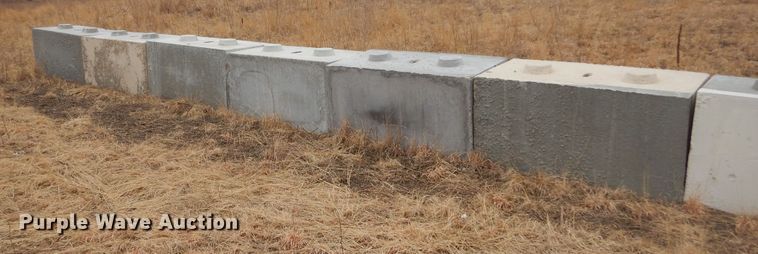 image for item MX9933 (50) concrete blocks