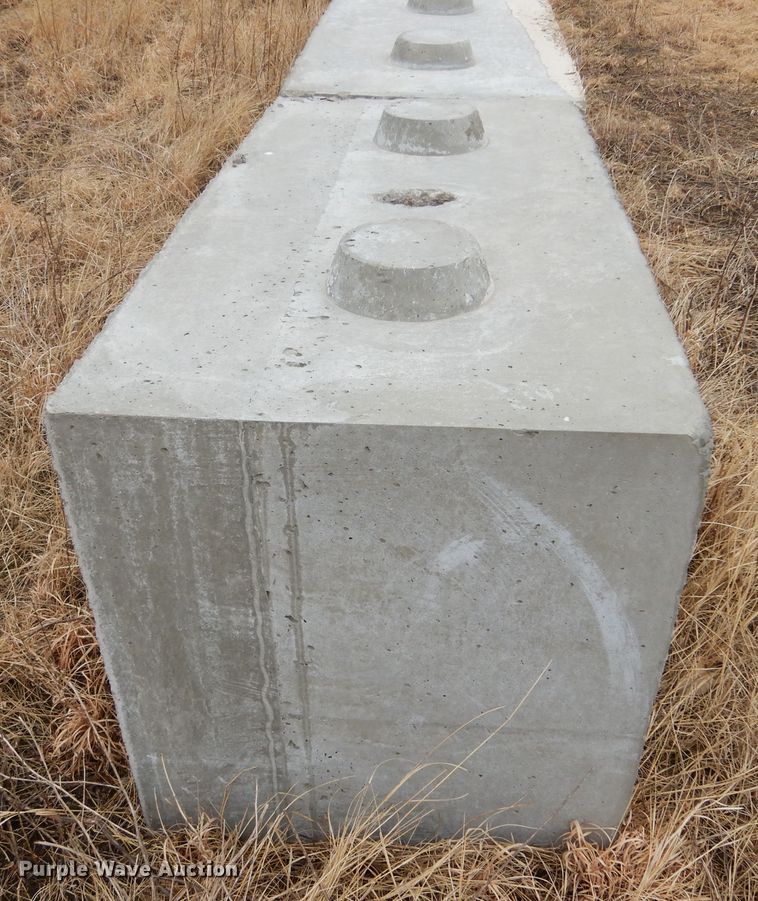 image for item MX9933 (50) concrete blocks