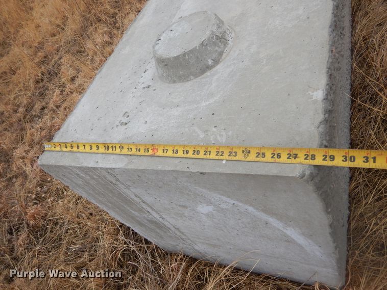 image for item MX9933 (50) concrete blocks