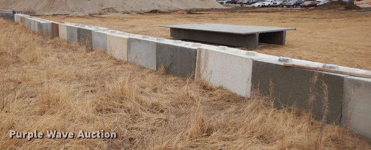 image for item MX9933 (50) concrete blocks