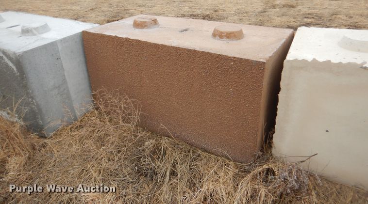 image for item MX9933 (50) concrete blocks
