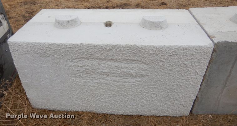 image for item MX9933 (50) concrete blocks
