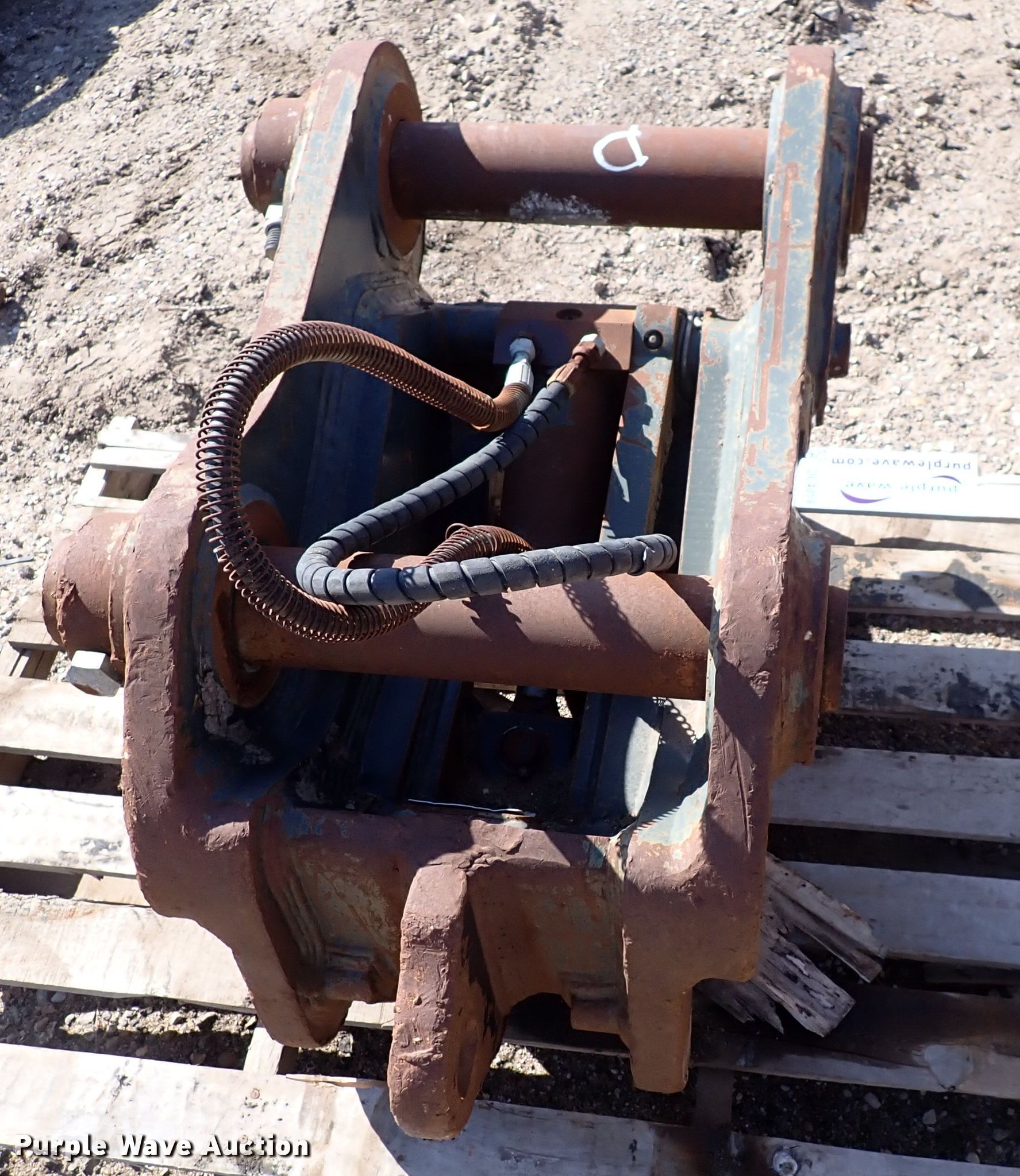 JRB PC300 quick coupler in Wichita, KS Item DC4059 sold Purple Wave