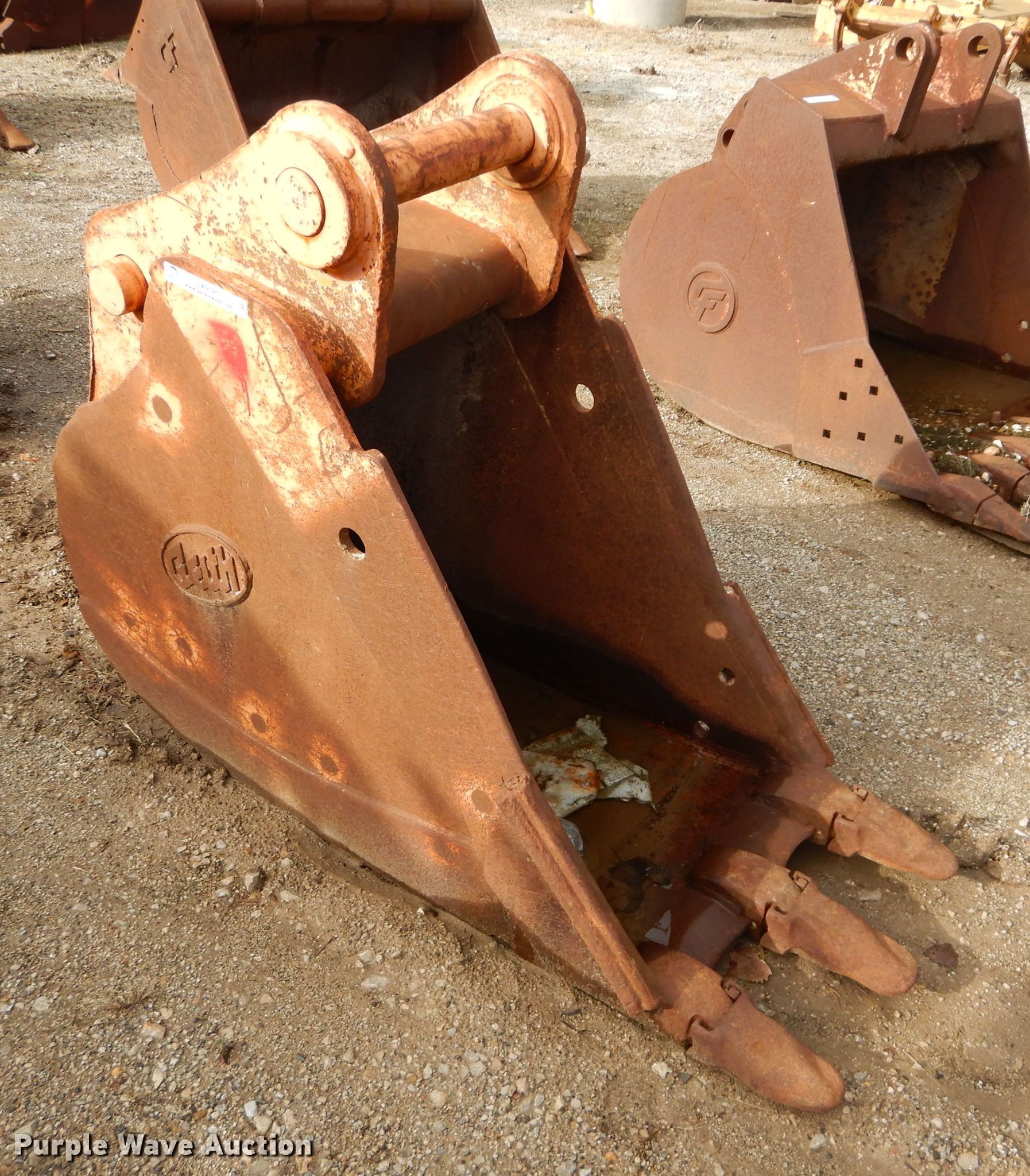 Geith 24" W excavator bucket in Kansas City, KS Item JX9197 sold