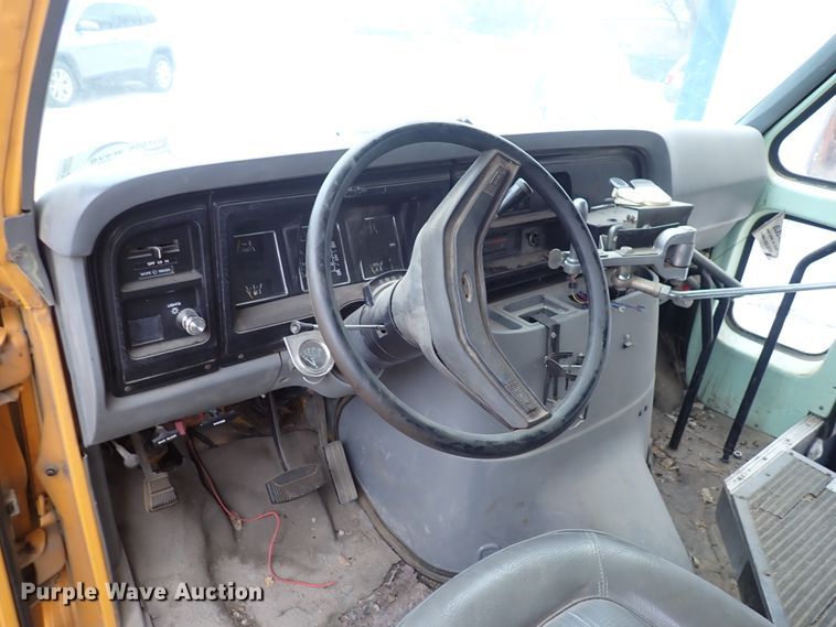 image for item DC4022 1987 Ford E350  school bus