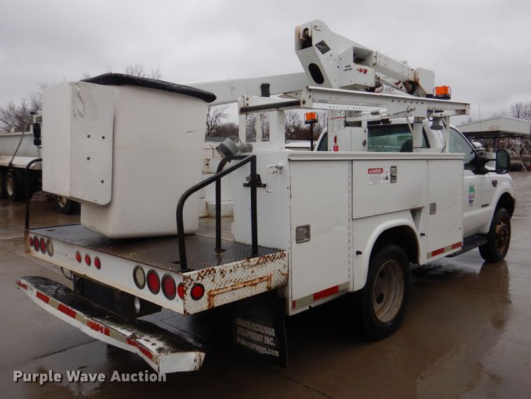 image for item DH8220 2002 Ford F550 Super Duty  bucket truck