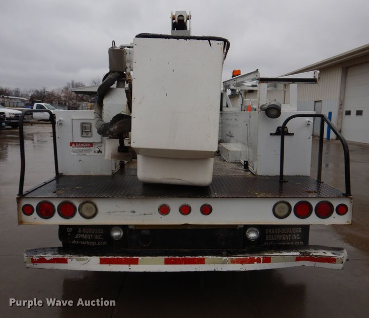 image for item DH8220 2002 Ford F550 Super Duty  bucket truck