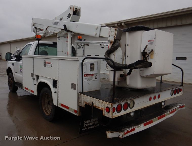 image for item DH8220 2002 Ford F550 Super Duty  bucket truck