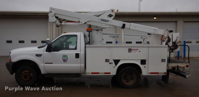 image for item DH8220 2002 Ford F550 Super Duty  bucket truck